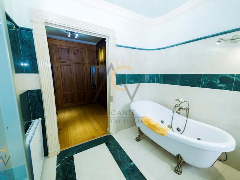 5 slaapkamer Villa te koop in Pinoso met zwembad garage - € 680.000 (Ref: 7187619)