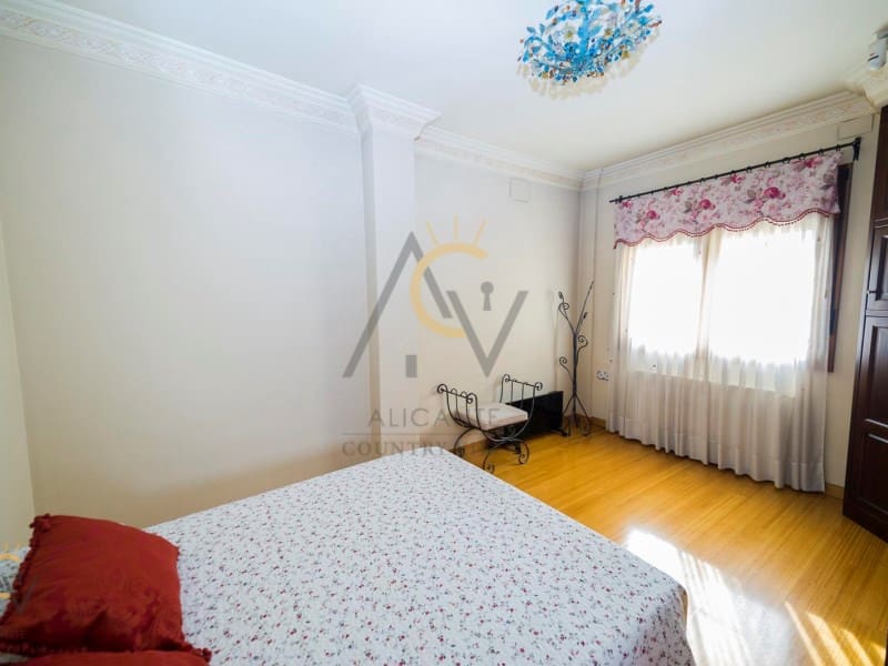 5 slaapkamer Villa te koop in Pinoso met zwembad garage - € 680.000 (Ref: 7187619)