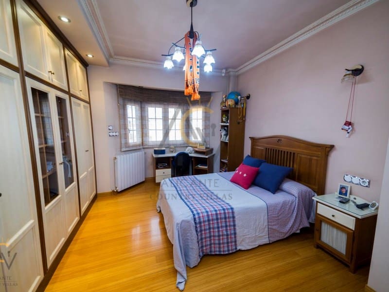 5 slaapkamer Villa te koop in Pinoso met zwembad garage - € 680.000 (Ref: 7187619)