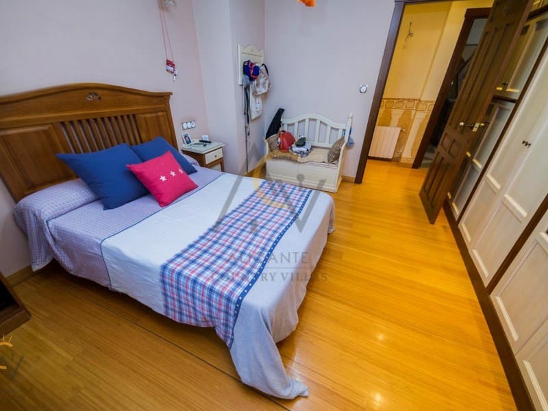 5 slaapkamer Villa te koop in Pinoso met zwembad garage - € 680.000 (Ref: 7187619)