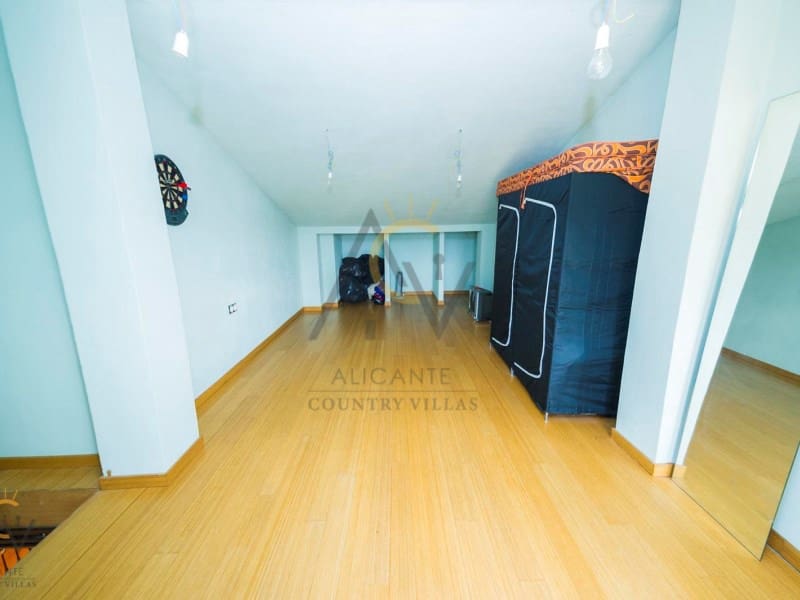 5 slaapkamer Villa te koop in Pinoso met zwembad garage - € 680.000 (Ref: 7187619)