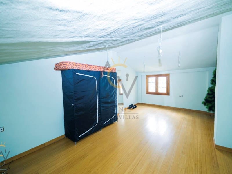 5 slaapkamer Villa te koop in Pinoso met zwembad garage - € 680.000 (Ref: 7187619)