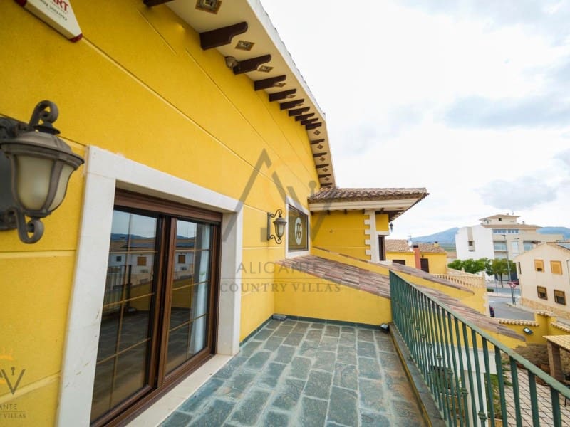 5 slaapkamer Villa te koop in Pinoso met zwembad garage - € 680.000 (Ref: 7187619)