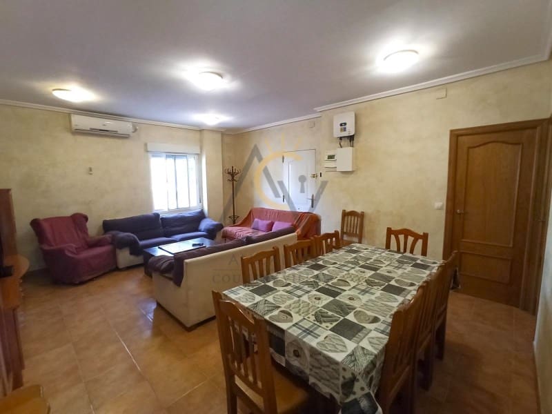 4 chambre Villa/Maison à vendre à La Romana avec piscine garage - 360 000 € (Ref: 7934084)