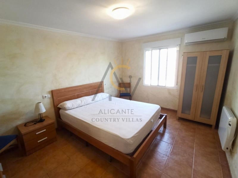 4 chambre Villa/Maison à vendre à La Romana avec piscine garage - 360 000 € (Ref: 7934084)