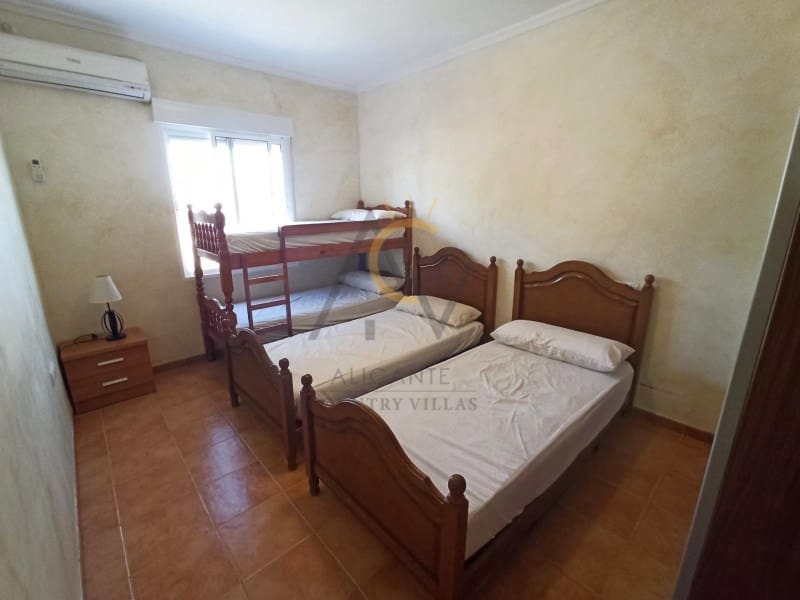 4 chambre Villa/Maison à vendre à La Romana avec piscine garage - 360 000 € (Ref: 7934084)