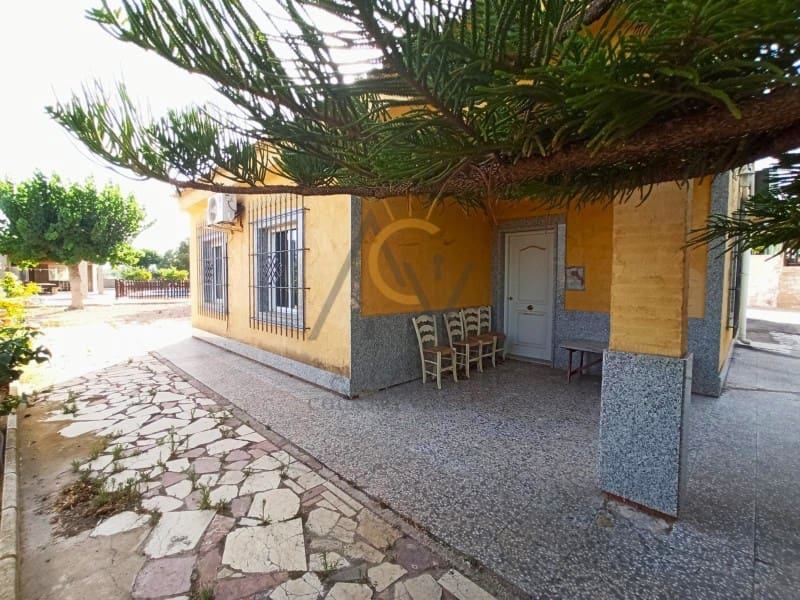 4 chambre Villa/Maison à vendre à La Romana avec piscine garage - 360 000 € (Ref: 7934084)