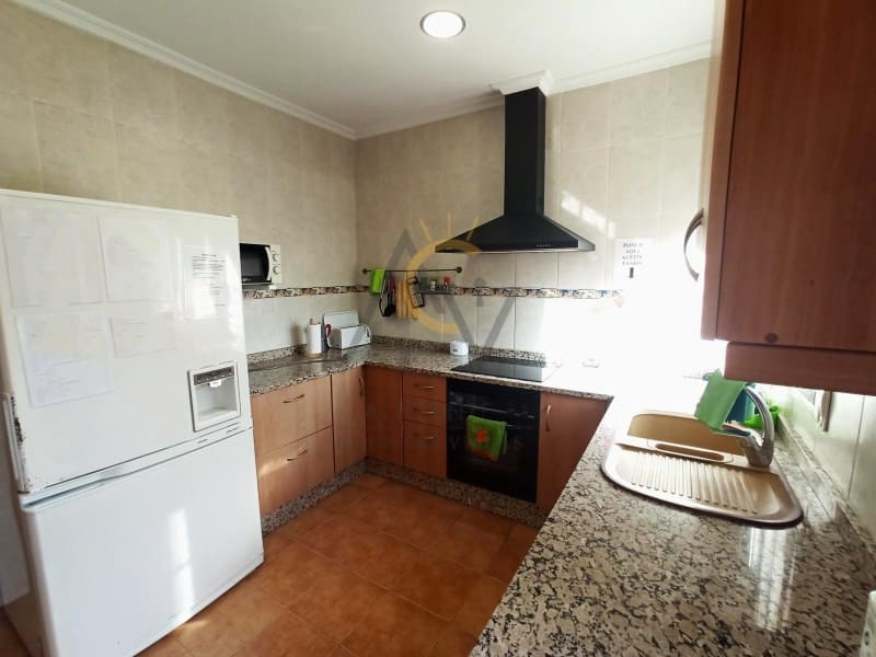 4 chambre Villa/Maison à vendre à La Romana avec piscine garage - 360 000 € (Ref: 7934084)