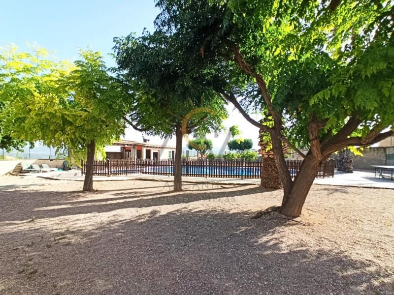 4 chambre Villa/Maison à vendre à La Romana avec piscine garage - 360 000 € (Ref: 7934084)