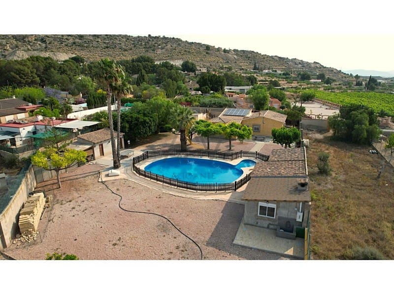 4 chambre Villa/Maison à vendre à La Romana avec piscine garage - 360 000 € (Ref: 7934084)