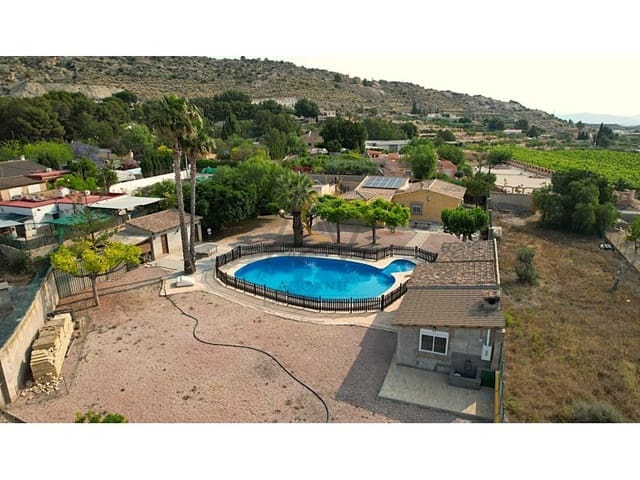 4 chambre Villa/Maison à vendre à La Romana avec piscine garage - 360 000 € (Ref: 7934084)