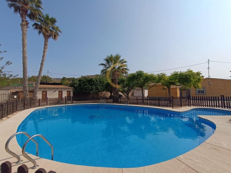 4 chambre Villa/Maison à vendre à La Romana avec piscine garage - 360 000 € (Ref: 7934084)