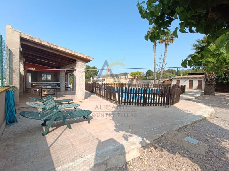 4 chambre Villa/Maison à vendre à La Romana avec piscine garage - 360 000 € (Ref: 7934084)