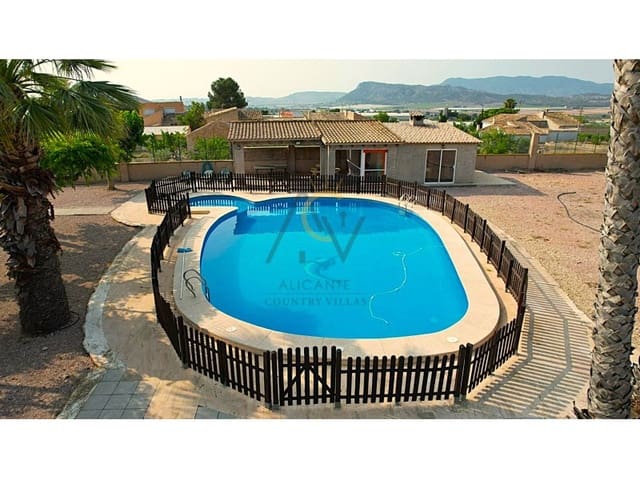 4 chambre Villa/Maison à vendre à La Romana avec piscine garage - 360 000 € (Ref: 7934084)