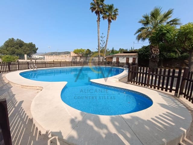 4 chambre Villa/Maison à vendre à La Romana avec piscine garage - 360 000 € (Ref: 7934084)