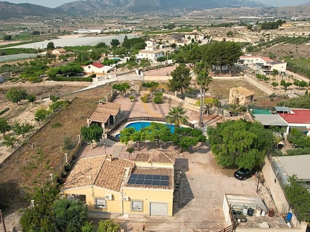 4 chambre Villa/Maison à vendre à La Romana avec piscine garage - 360 000 € (Ref: 7934084)