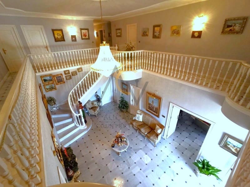 5 bedroom Villa for sale in Monovar / Monover with pool garage - € 950,000 (Ref: 8155236)