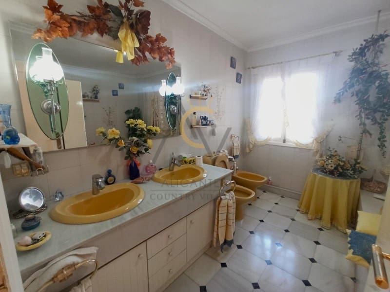 5 bedroom Villa for sale in Monovar / Monover with pool garage - € 950,000 (Ref: 8155236)