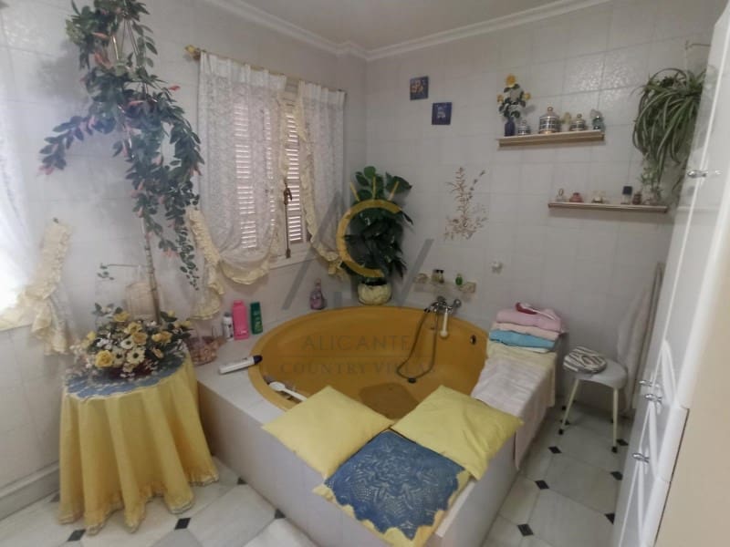 5 bedroom Villa for sale in Monovar / Monover with pool garage - € 950,000 (Ref: 8155236)