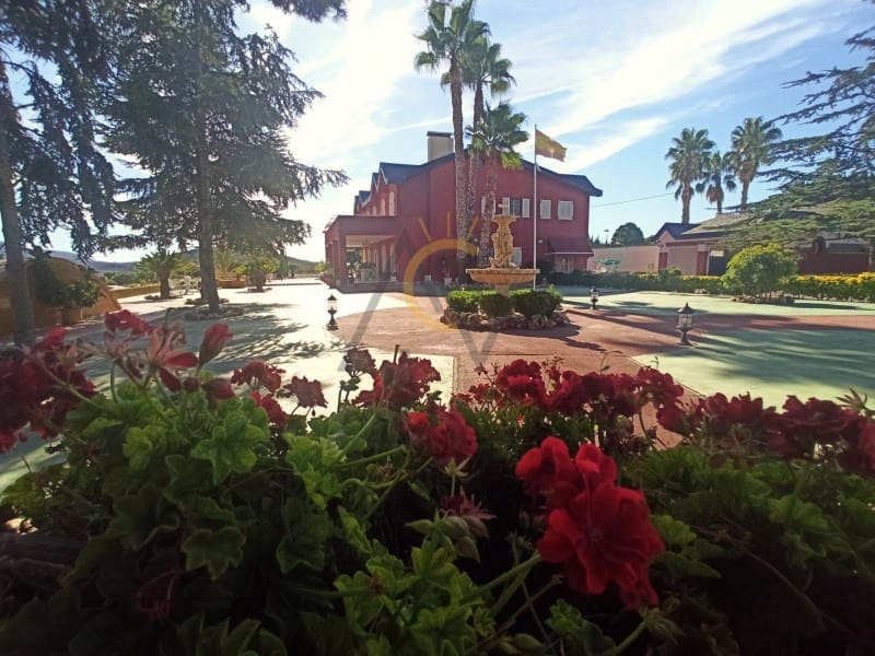 5 bedroom Villa for sale in Monovar / Monover with pool garage - € 950,000 (Ref: 8155236)