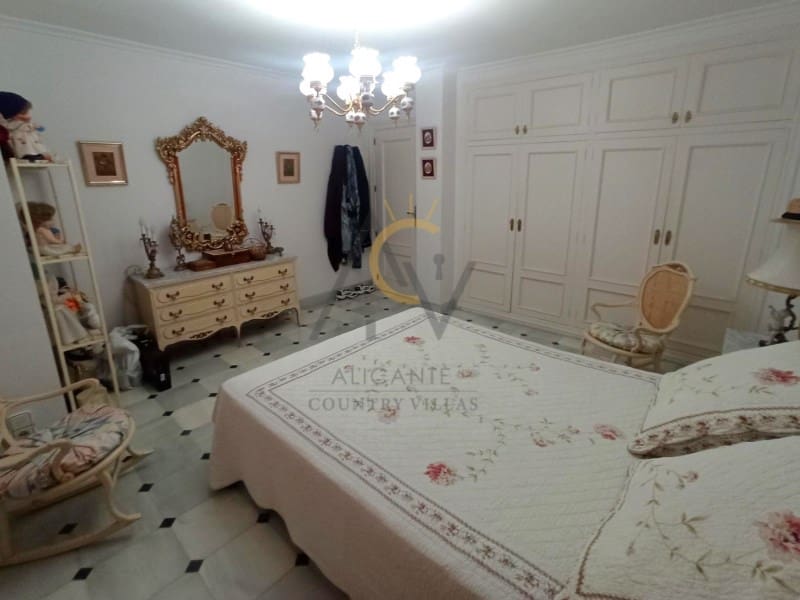 5 bedroom Villa for sale in Monovar / Monover with pool garage - € 950,000 (Ref: 8155236)