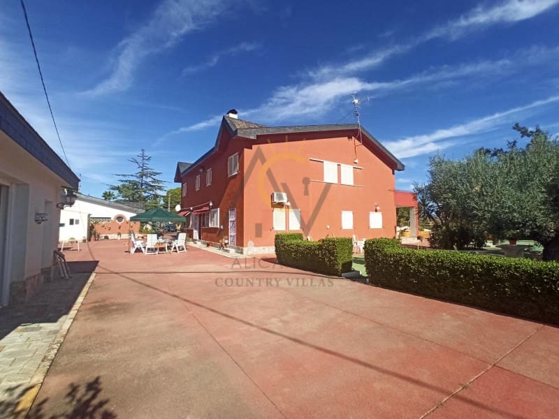 5 bedroom Villa for sale in Monovar / Monover with pool garage - € 950,000 (Ref: 8155236)