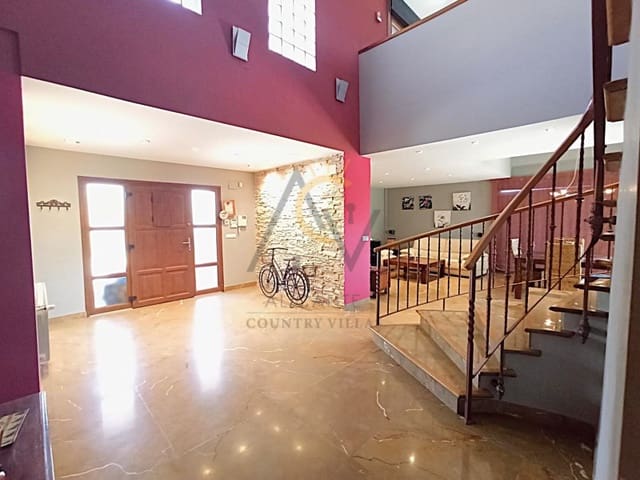 4 chambre Villa/Maison à vendre à Novelda avec piscine garage - 549 900 € (Ref: 8285026)