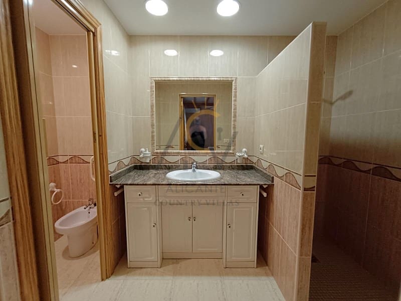 5 soveværelse Villa til salg i Novelda med swimmingpool - € 319.950 (Ref: 8741816)