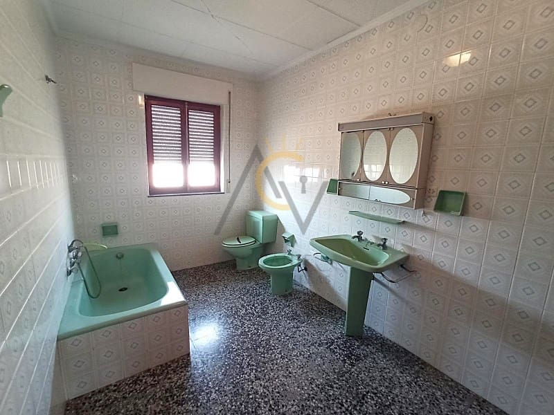 7 bedroom Villa for sale in Monovar / Monover with garage - € 260,000 (Ref: 8770865)