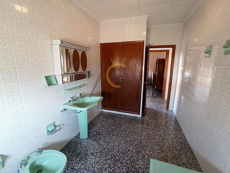 7 bedroom Villa for sale in Monovar / Monover with garage - € 260,000 (Ref: 8770865)