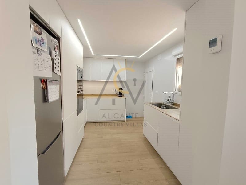 3 soverom Villa til salgs i Monforte del Cid med svømmebasseng - € 339 990 (Ref: 8834620)