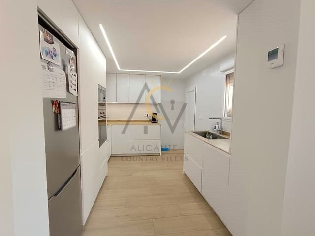 3 slaapkamer Villa te koop in Monforte del Cid met zwembad - € 339.990 (Ref: 8834620)