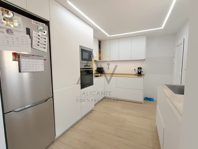 3 soverom Villa til salgs i Monforte del Cid med svømmebasseng - € 339 990 (Ref: 8834620)