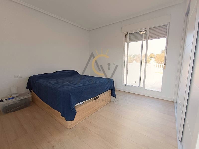 3 soverom Villa til salgs i Monforte del Cid med svømmebasseng - € 339 990 (Ref: 8834620)