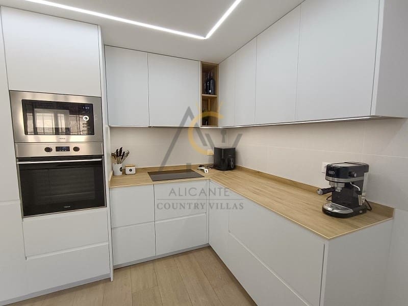 3 soverom Villa til salgs i Monforte del Cid med svømmebasseng - € 339 990 (Ref: 8834620)