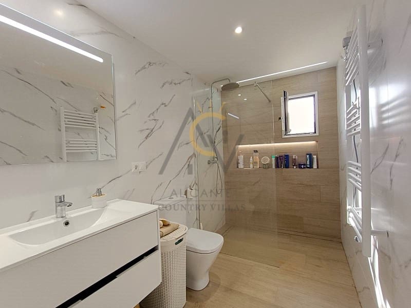 3 soverom Villa til salgs i Monforte del Cid med svømmebasseng - € 339 990 (Ref: 8834620)