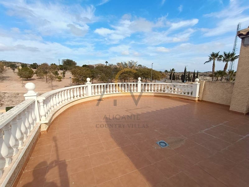 3 soverom Villa til salgs i Monforte del Cid med svømmebasseng - € 339 990 (Ref: 8834620)