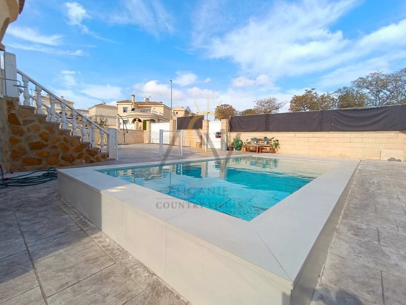 3 soverom Villa til salgs i Monforte del Cid med svømmebasseng - € 339 990 (Ref: 8834620)