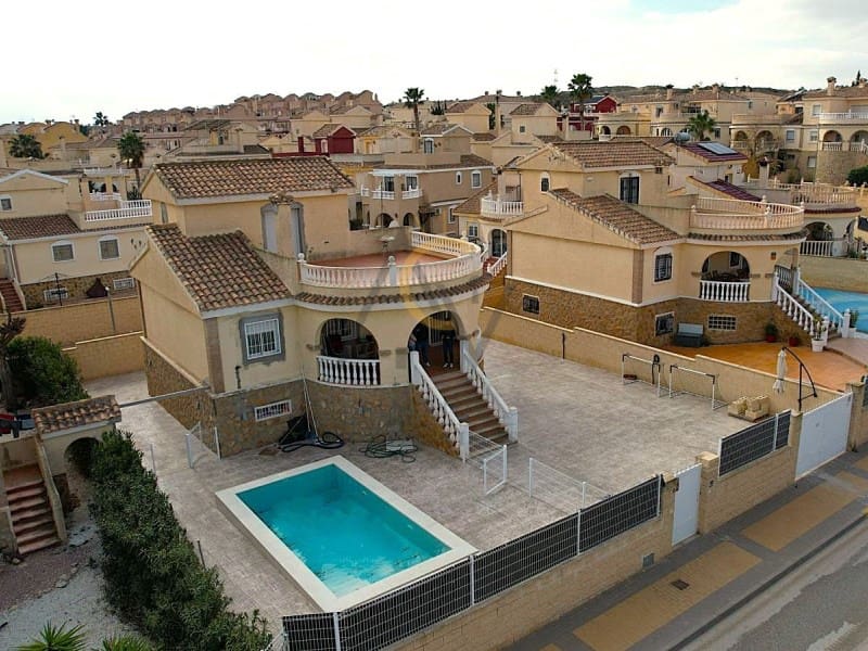 3 soverom Villa til salgs i Monforte del Cid med svømmebasseng - € 339 990 (Ref: 8834620)