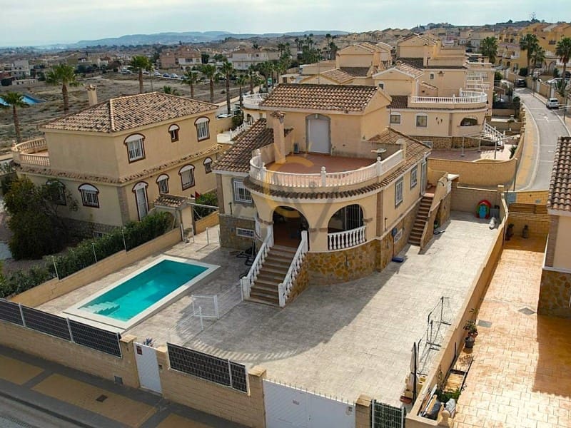 3 soverom Villa til salgs i Monforte del Cid med svømmebasseng - € 339 990 (Ref: 8834620)