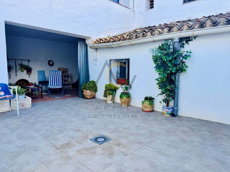 6 soveværelse Byhus til salg i L'Alguena / Alguenya med garage - € 144.995 (Ref: 8888389)