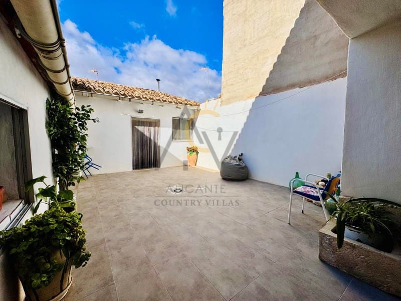 6 soveværelse Byhus til salg i L'Alguena / Alguenya med garage - € 144.995 (Ref: 8888389)