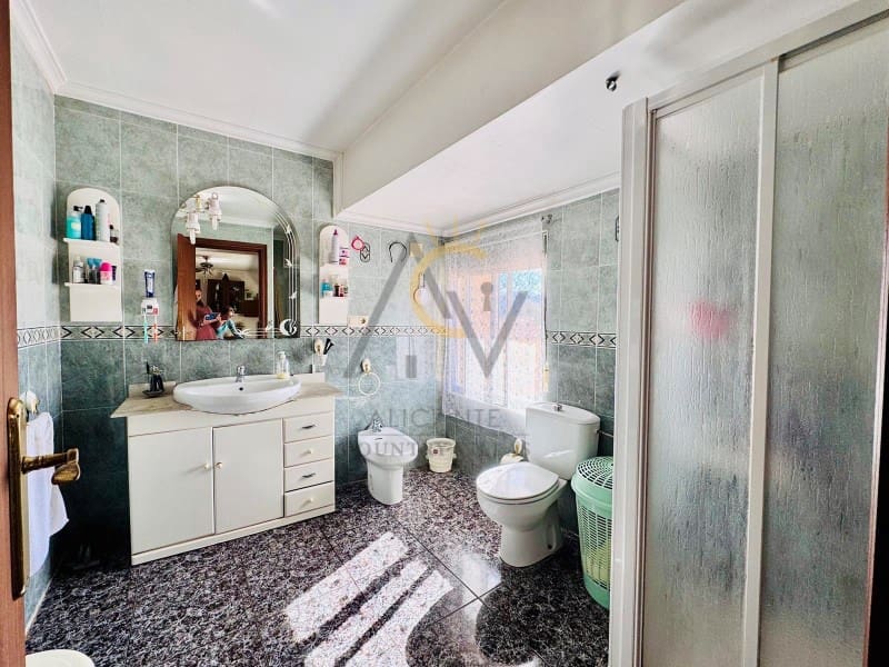 6 soveværelse Byhus til salg i L'Alguena / Alguenya med garage - € 144.995 (Ref: 8888389)