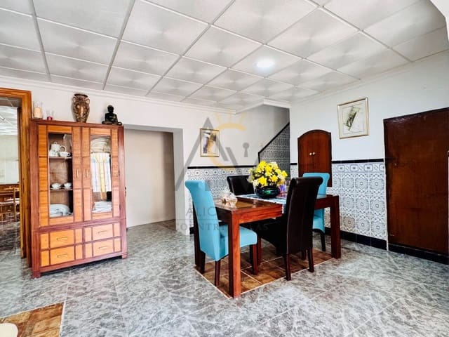 6 bedroom Townhouse for sale in L'Algueña / Alguenya with garage - € 144,995 (Ref: 8888389)