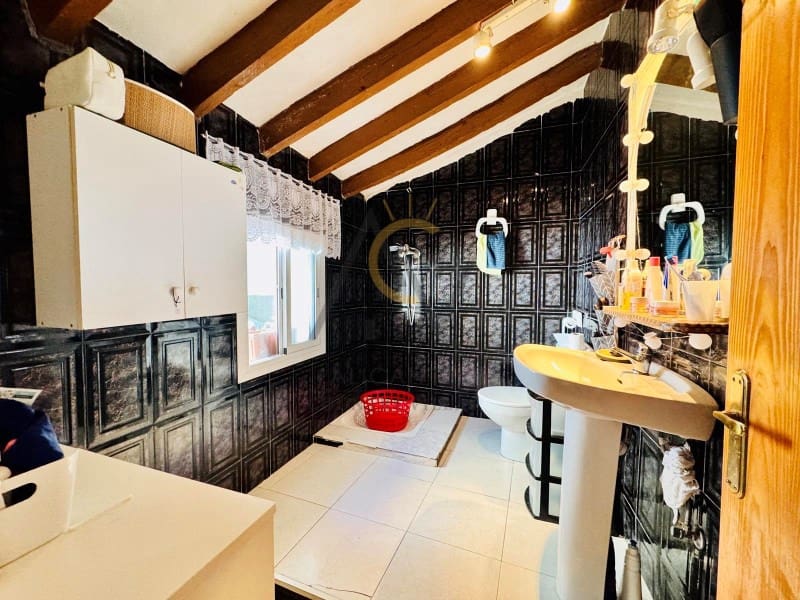 6 soveværelse Byhus til salg i L'Alguena / Alguenya med garage - € 144.995 (Ref: 8888389)