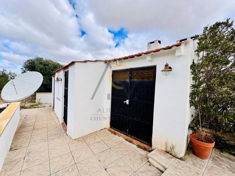 4 bedroom Villa for sale in Villena with pool - € 239,995 (Ref: 8981170)