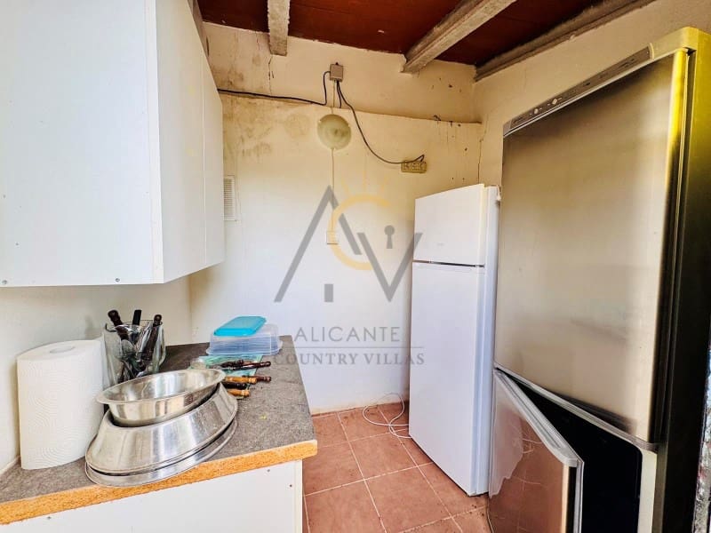 4 bedroom Villa for sale in Villena with pool - € 239,995 (Ref: 8981170)