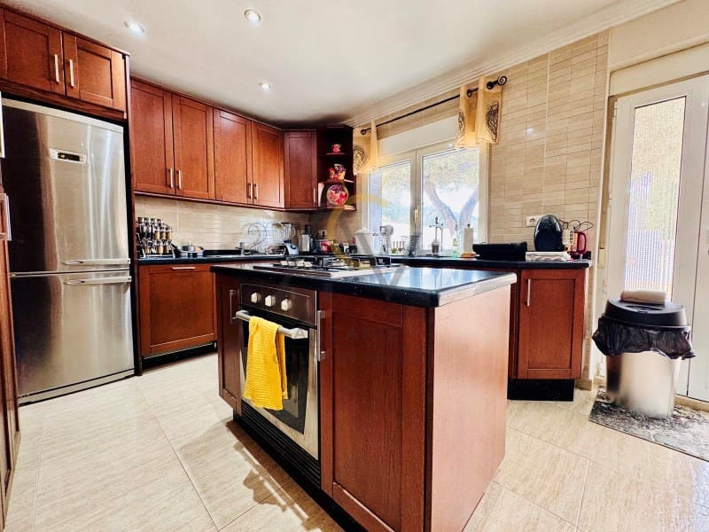 4 bedroom Villa for sale in Villena with pool - € 239,995 (Ref: 8981170)