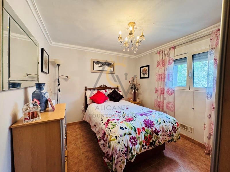 4 bedroom Villa for sale in Villena with pool - € 239,995 (Ref: 8981170)