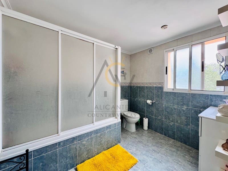 4 bedroom Villa for sale in Villena with pool - € 239,995 (Ref: 8981170)